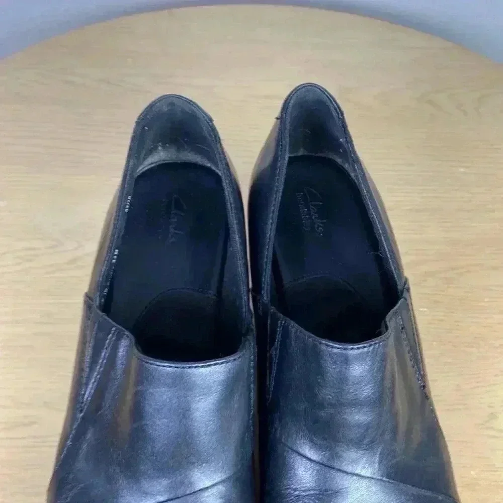 Clarks‎ Heeled Black Leather Loafer Womens 9.5 Business Casual Comfortable Shoe